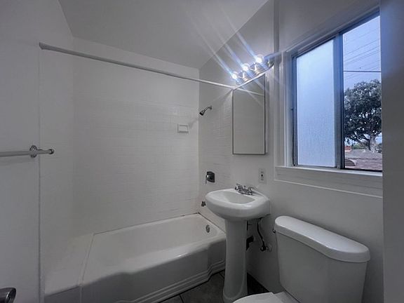 4th image of 4419 N Bellflower Blvd #4423