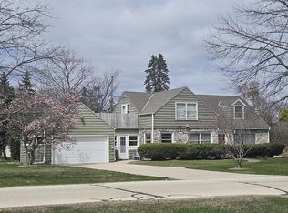 7137 N Santa Monica Blvd, Fox Pt, WI 53217