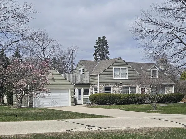 7137 N Santa Monica BOULEVARD, Fox Point, WI 53217