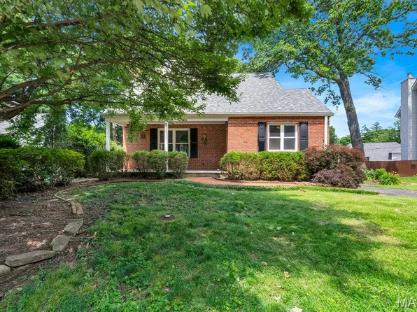 81 Heatherbrook Ln, Saint Louis, MO 63122