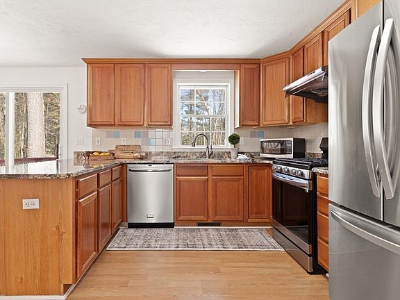 3rd image of 13 Russells Way