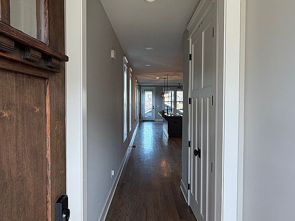 4th image of 932 31st Ave N