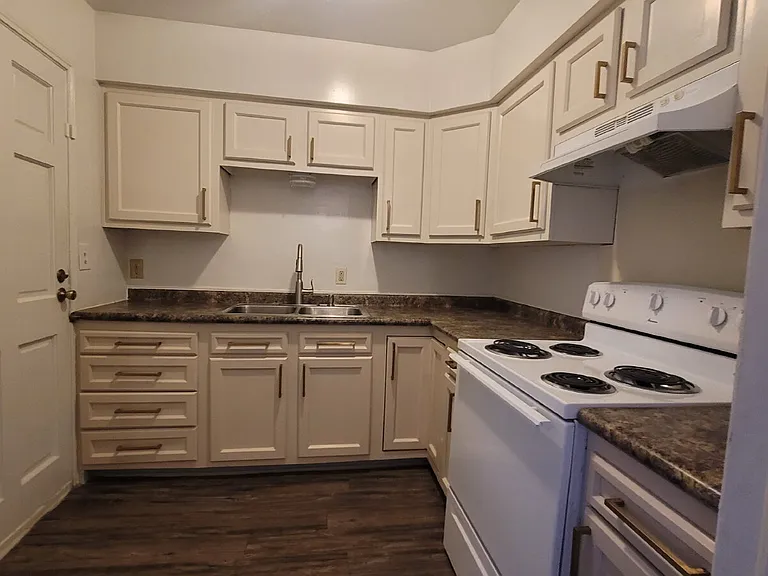 701 E Pinecrest Dr — Photo 5