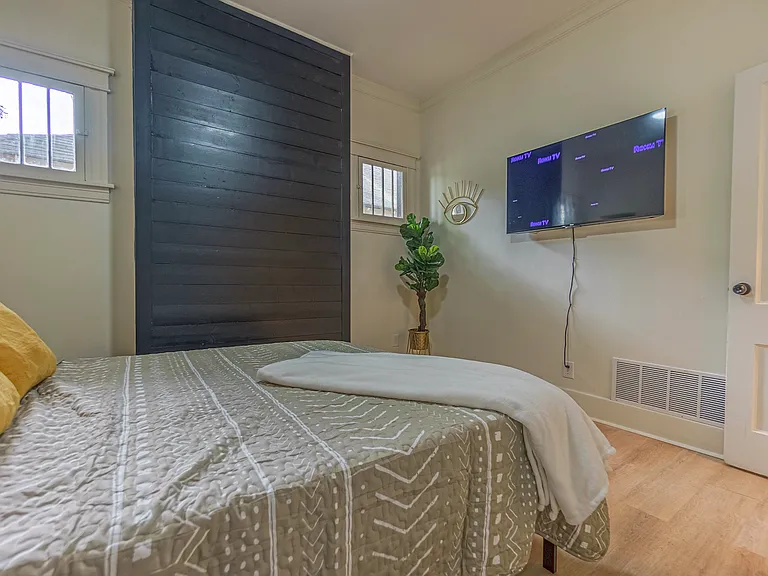 1063 Fleece St — Photo 12