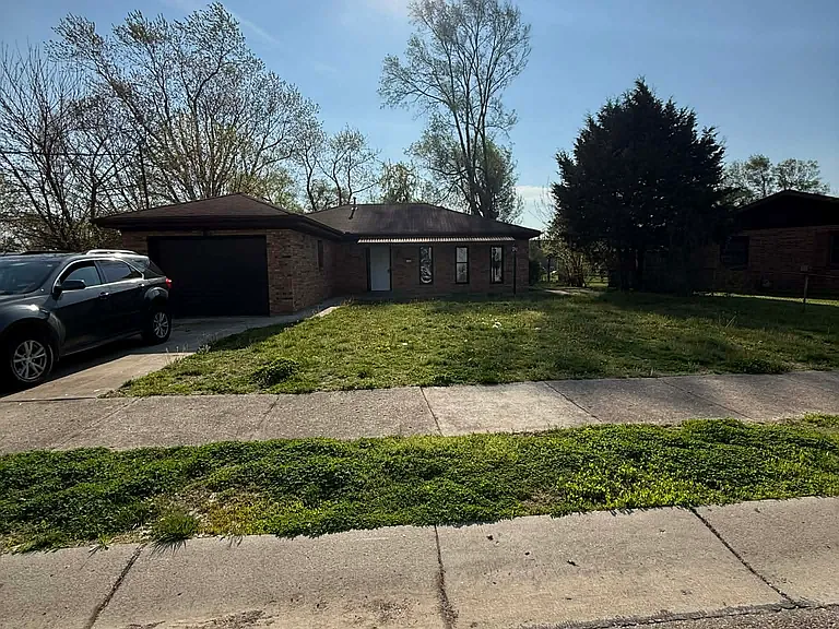 128 Grant Cir — Photo 1