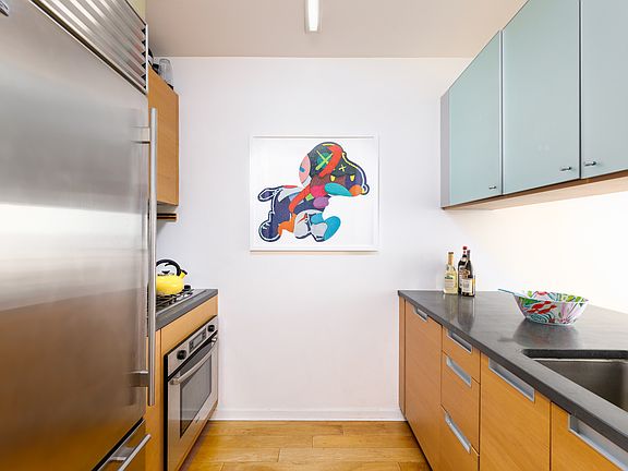 5th image of 310 W 52nd St APT 27C