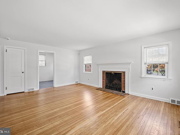 3rd image of 326 Francis Way