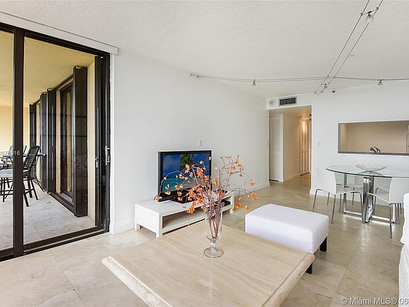 4th image of 2555 Collins Ave #1708R