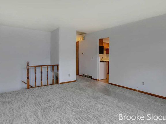 4th image of 3040 Charlesgate Ave SW