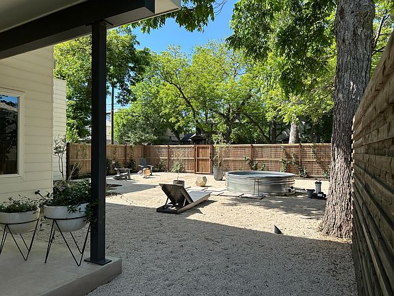4th image of 612 W Johanna St #A