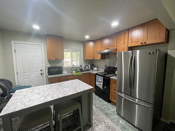 5th image of 3220 S 209th St