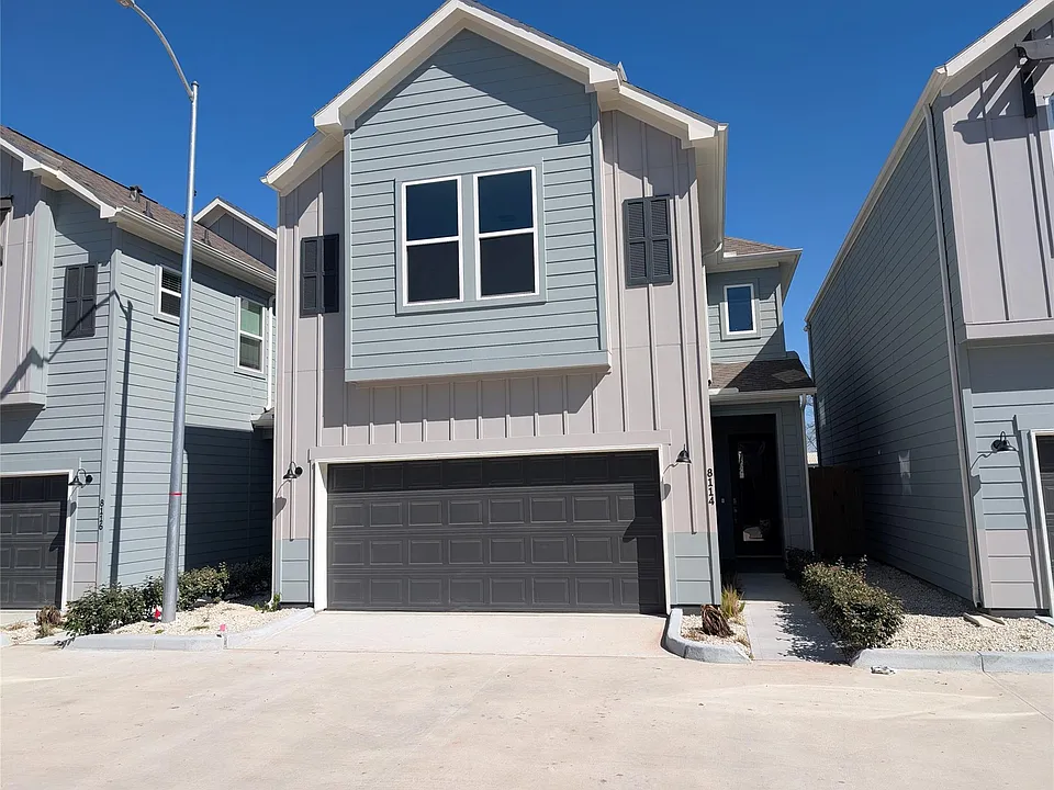 8114 Esther Acres