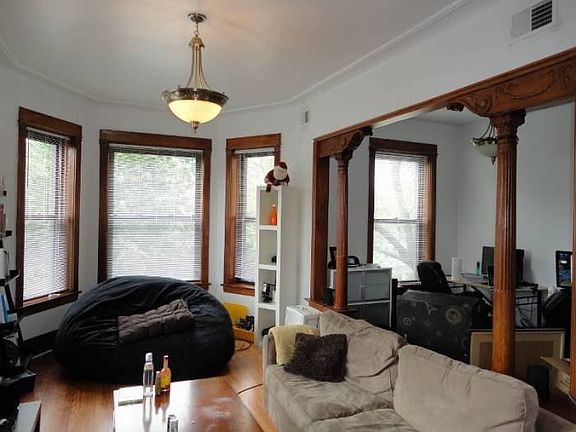2nd image of 3817 N Lakewood Ave Frnt 3