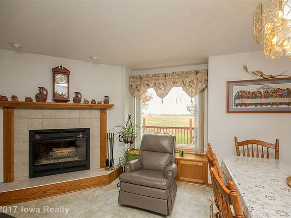 4th image of 2944 Woodland Ave