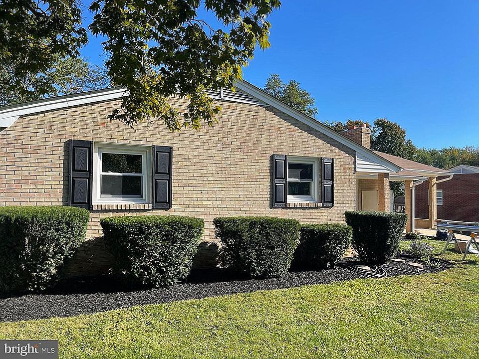 1st image of 207 Marshall Dr