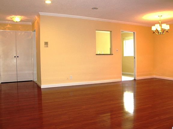 3rd image of 1339 N Columbus Ave Unit 101