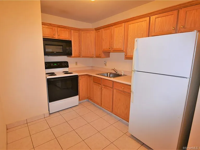 187 Scott Rd #2C — Photo 2