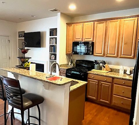 5th image of 35 Boucher Pl