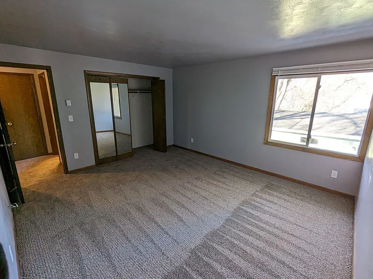 549 N Division St — Photo 5