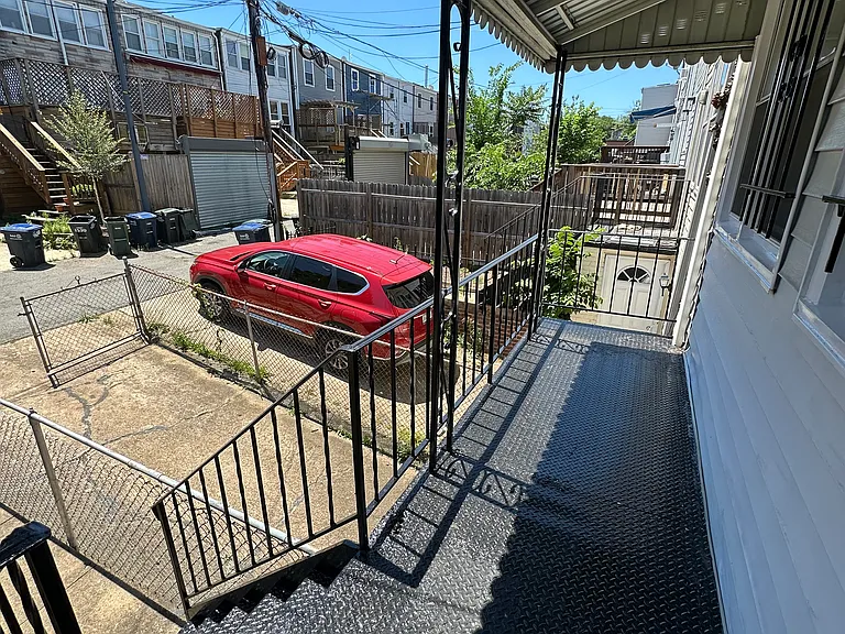 1533 Isherwood St NE — Photo 39