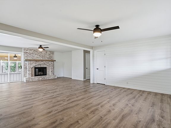 4th image of 1665 S Catalina Avenue