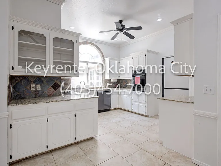 12100 Blueway Ave — Photo 9