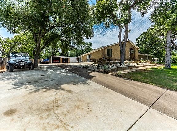 2nd image of 1901 Rock Creek Dr