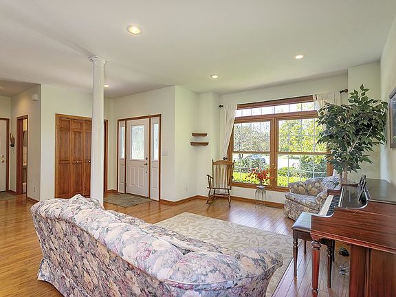 3rd image of 11927 Lanark Ct
