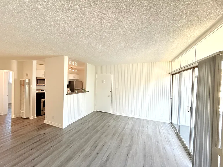 1029 N. Ardmore Avenue — Photo 3