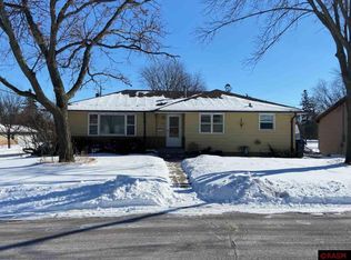 234 Clover Ln, Mankato, MN 56001