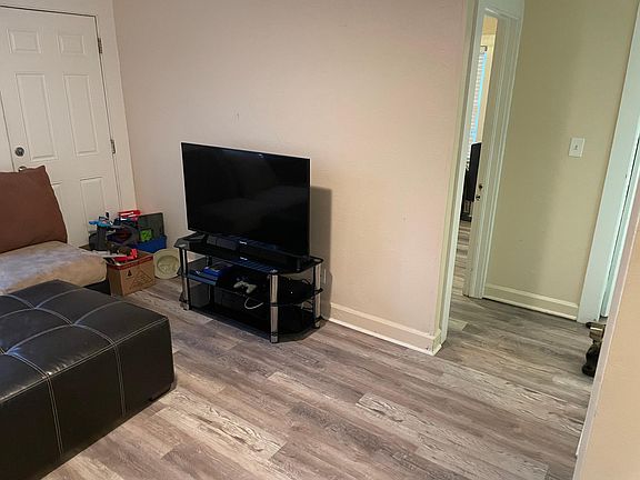 5th image of 2875 23rd Ave N