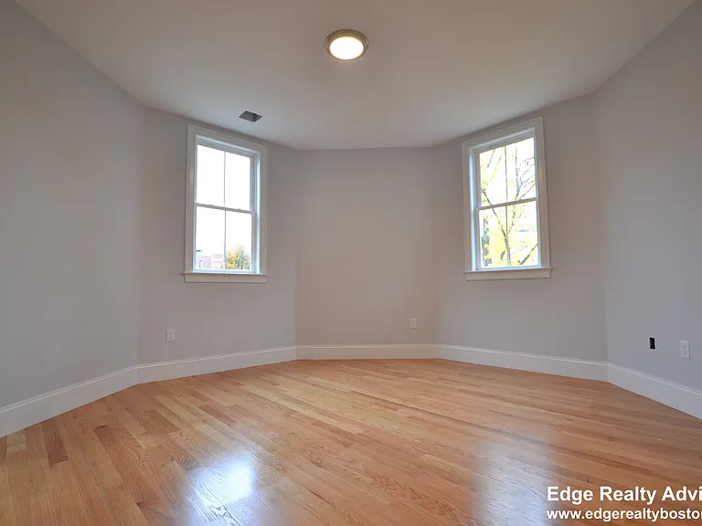18 Murdock St #10 — Photo 8