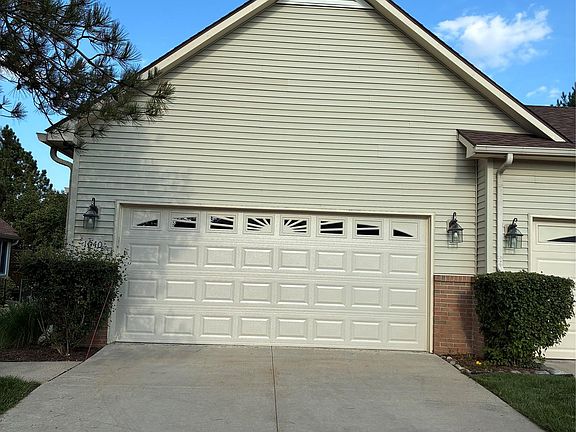 3rd image of 1040 Bird Song Ln