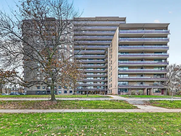 180 Markham Rd #311, Toronto, ON M1M 2Z9