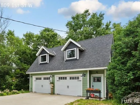 809 1st St W, Northfield, MN 55057