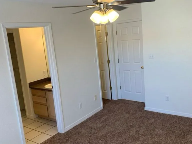 706 Indian Hollow Rd #B — Photo 16