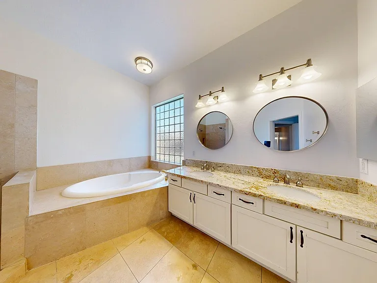 4537 E Devonshire Ave — Photo 14