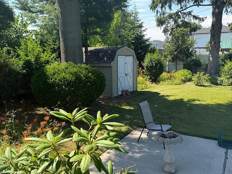 25 Surrey Ln — Photo 17