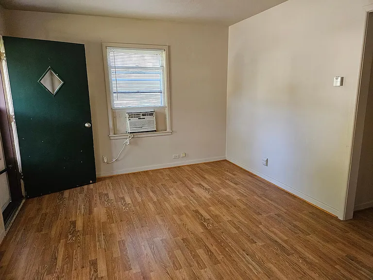 537 E Mulvane St — Photo 2