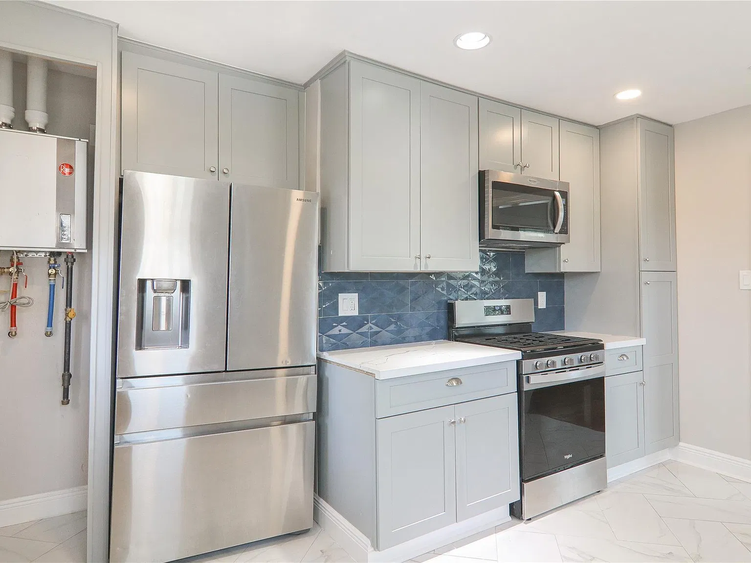 2 bed, 1.0 bath, 2550 sqft, $2,550 — Photo 3