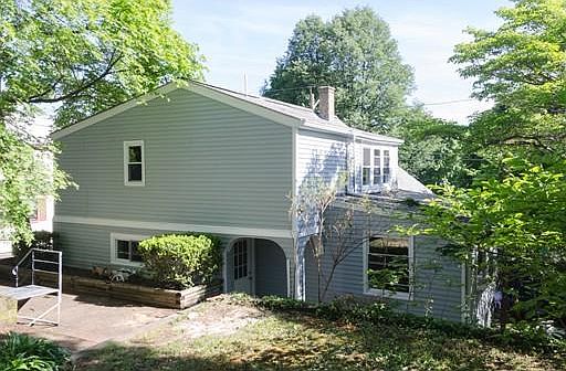 5th image of 37 Fair Oaks Ave