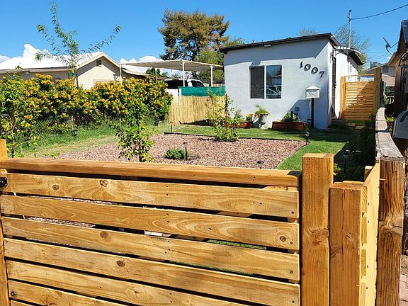 Front View - gate closed