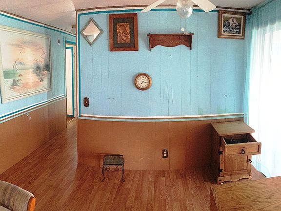 3rd image of 221 Caviller Ct