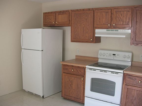 5th image of 518 Brown St