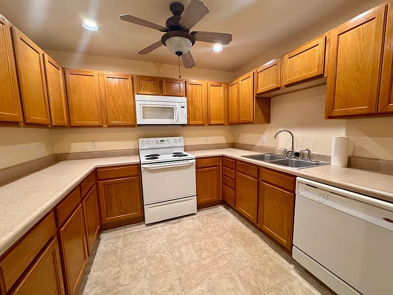 22585 Hollow Oak Ln — Photo 6