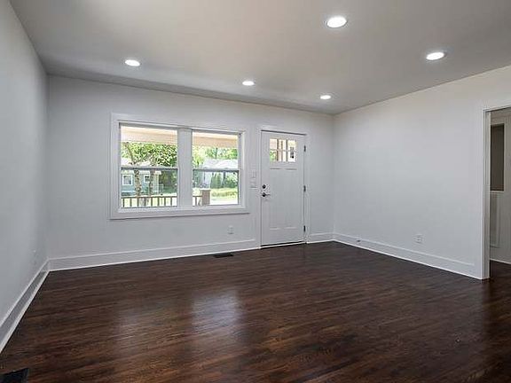 4th image of 917 Ward St