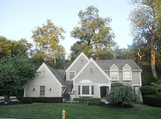 137 Sanctuary Ct, Columbus, OH 43235