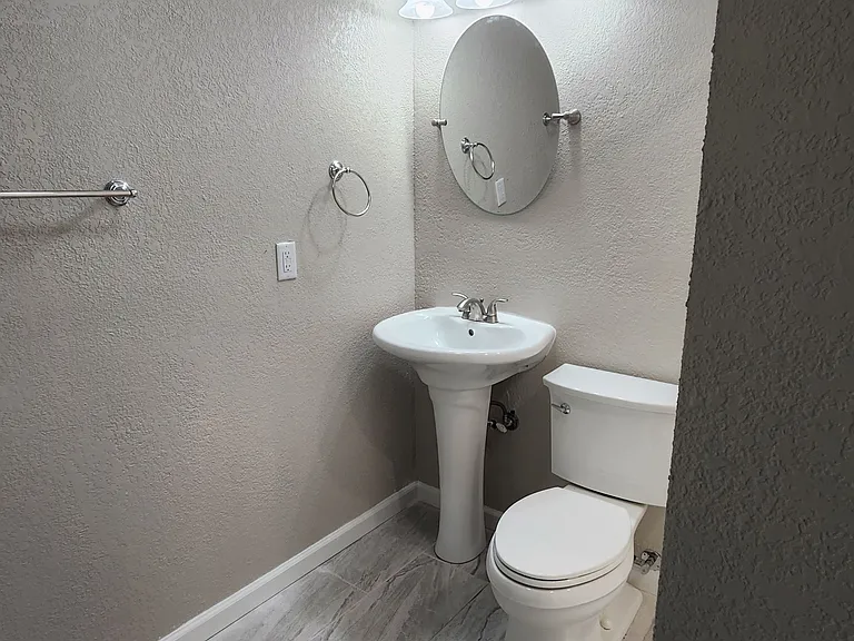 Lakefront Apartments — Photo 50