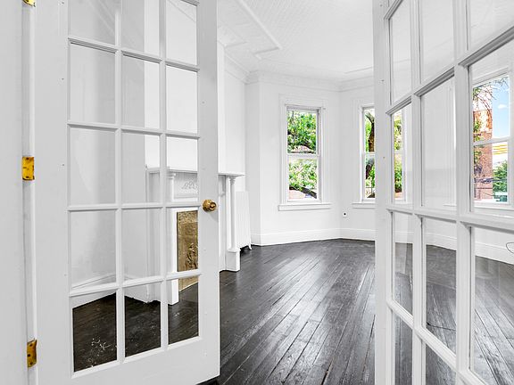 2nd image of 27-27 Crescent St #2