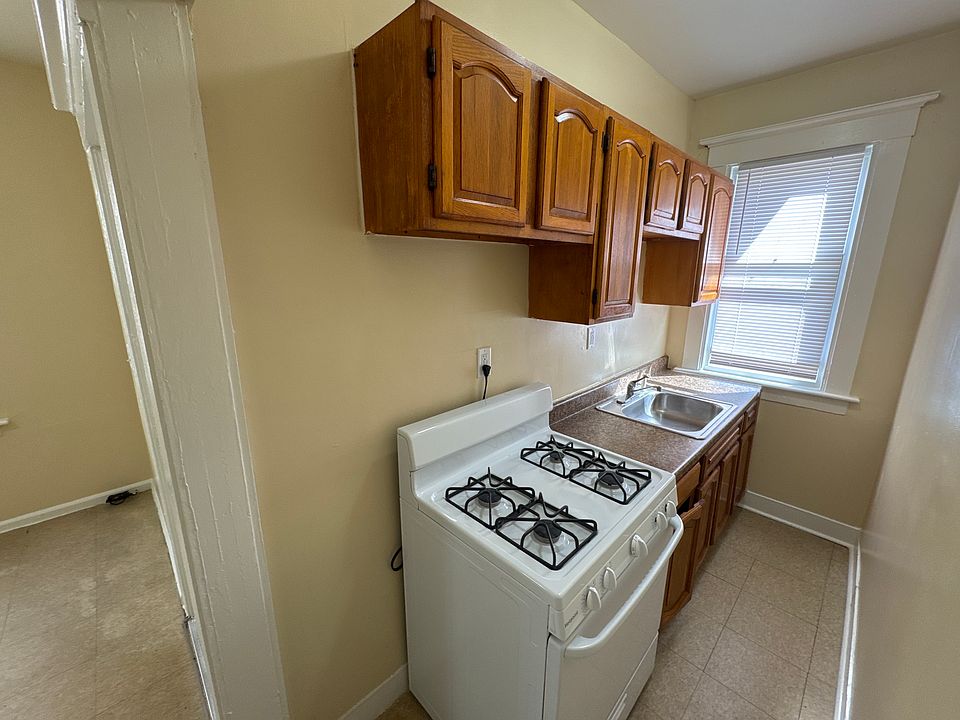 2nd image of 534 Whalley Ave #R